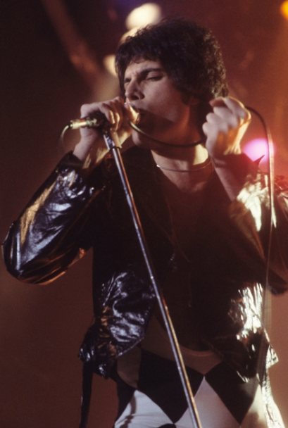 Freddie Mercury performing in New Haven, CT (1977)