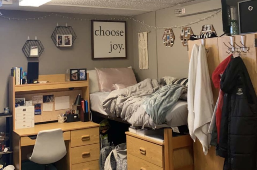 Dorm+rooms+are+very+small%2C+so+it+is+essential+to+bring+what+you+need%2C+and+only+what+you+need.+