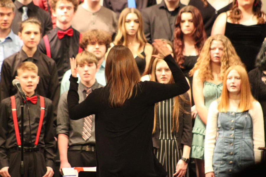 Becca+Cassel+conducts+the+Concert+Choir+with+intention+and+grace.+Her+hand+and+arm+movements+communicated+dynamics+to+the+choir.+This+concert+was+free+and+open+to+the+public+to+come+support+the+choir.+