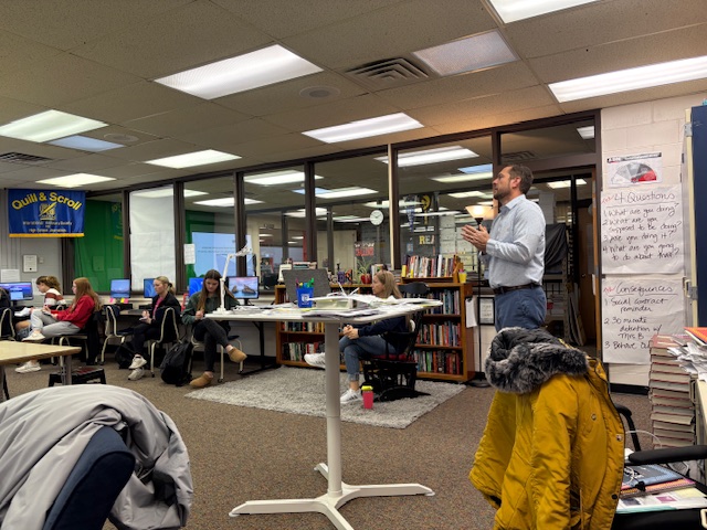 Chris Snider, a Professor at Drake University, speaks to the journalism staff about the use of generative AI in Journalism. 